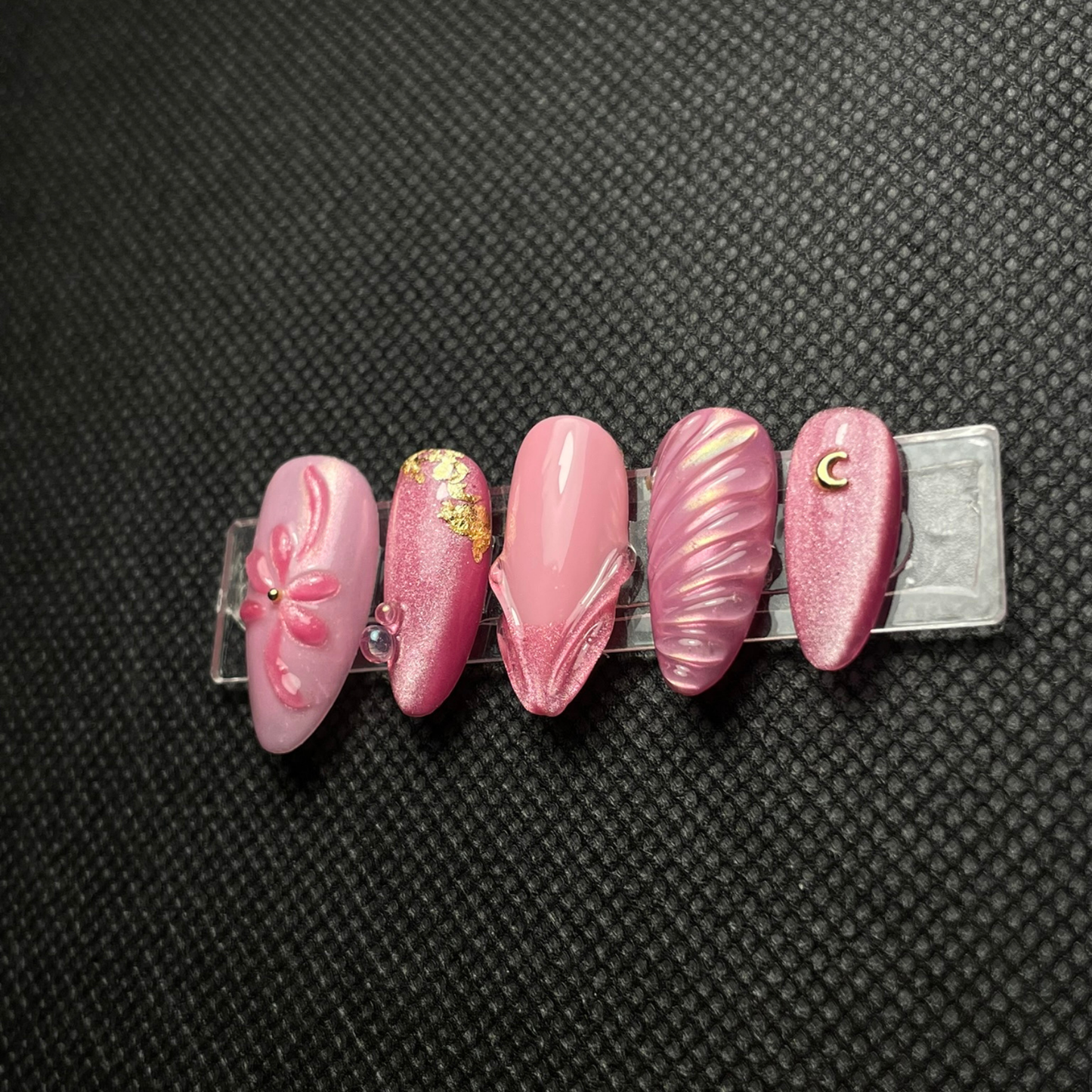 False nails Pétale de Velours rose cat-eye nacré avec paillettes C'Sha Nails