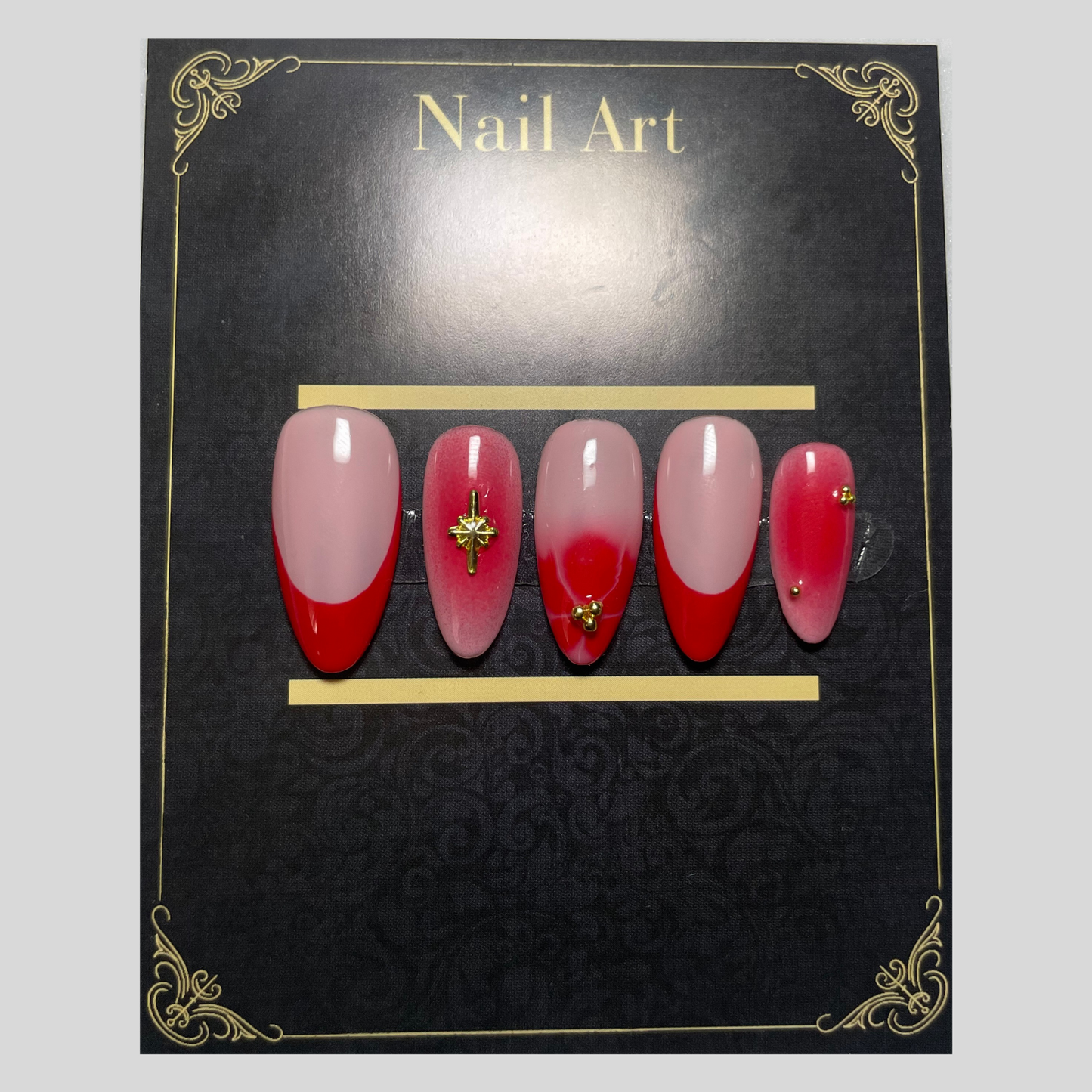 Faux ongles Berry Blush rose berry dégradé avec détails dorés C'Sha Nails