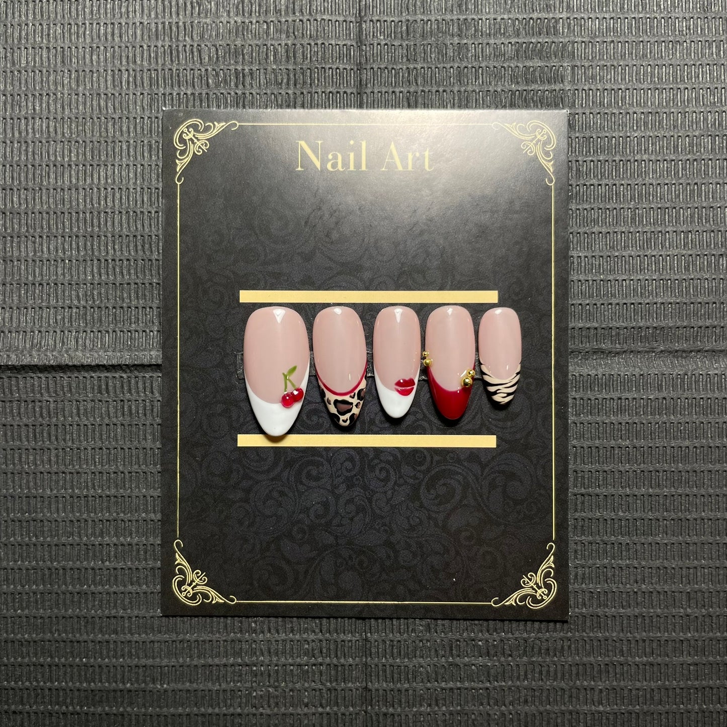 Faux ongles Kiss & Tell style romantique et audacieux C'Sha Nails
