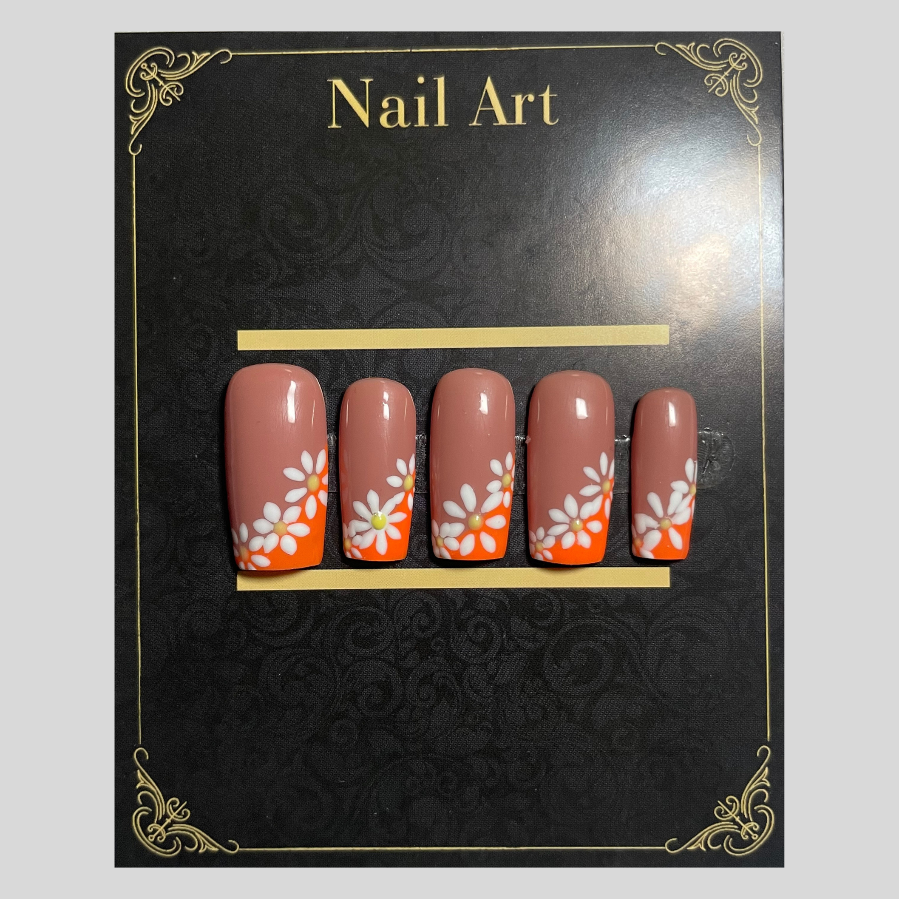 Faux ongles Lucerne & Daisy motif floral marguerites champêtre C'Sha Nails