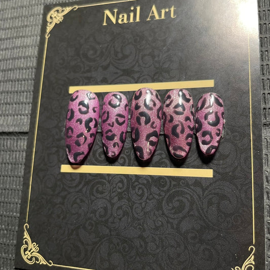 Faux ongles Panthère Rose imprimé félin rose audacieux glamour sauvage C'Sha Nails