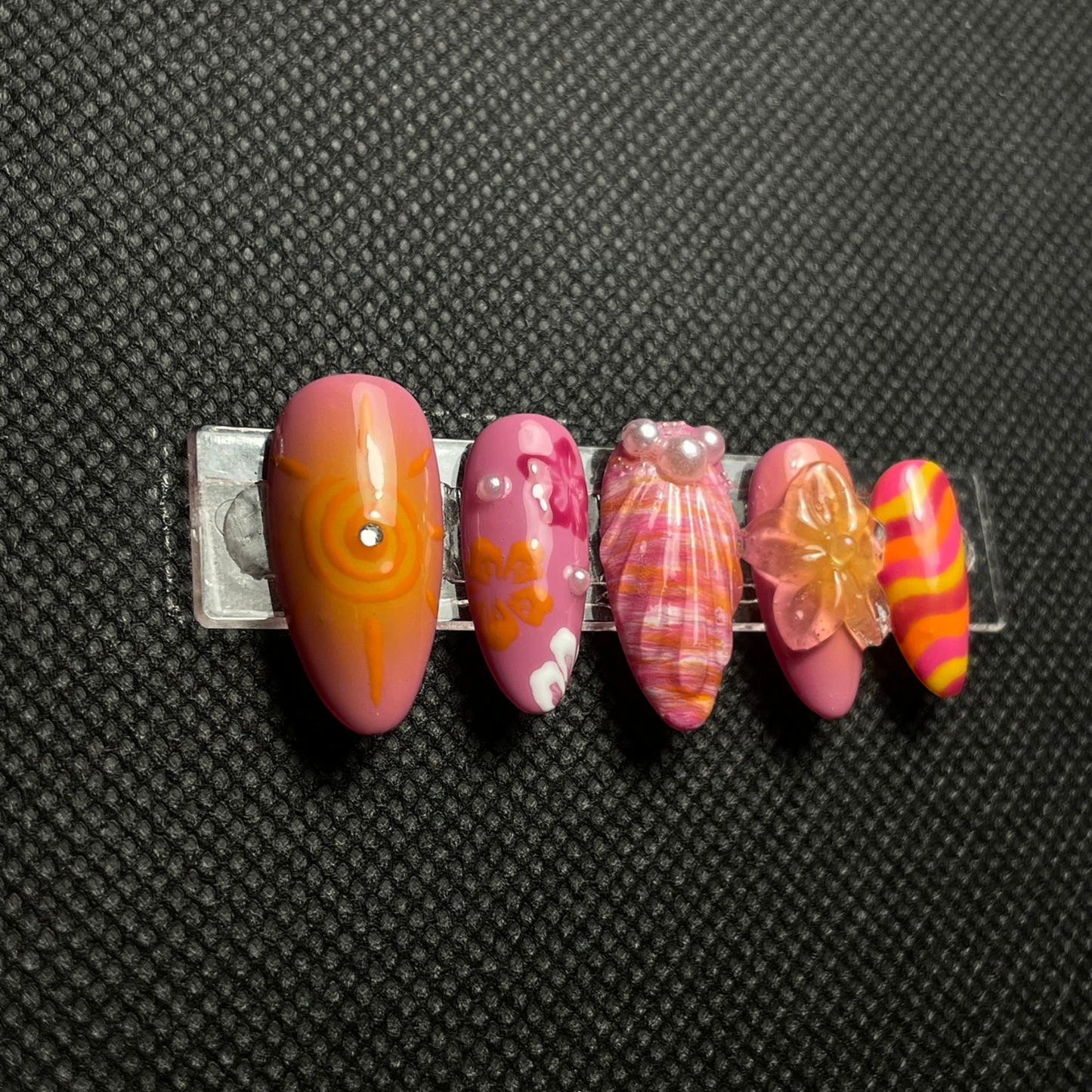 Faux ongles Sunset Punch dégradé orange coucher de soleil avec détails dorés C'Sha Nails