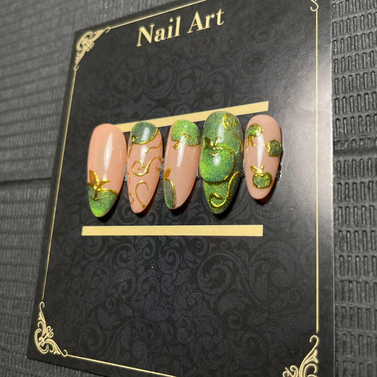 Faux ongles Wonderland univers féérique champignons lapins détails magiques C'Sha Nails