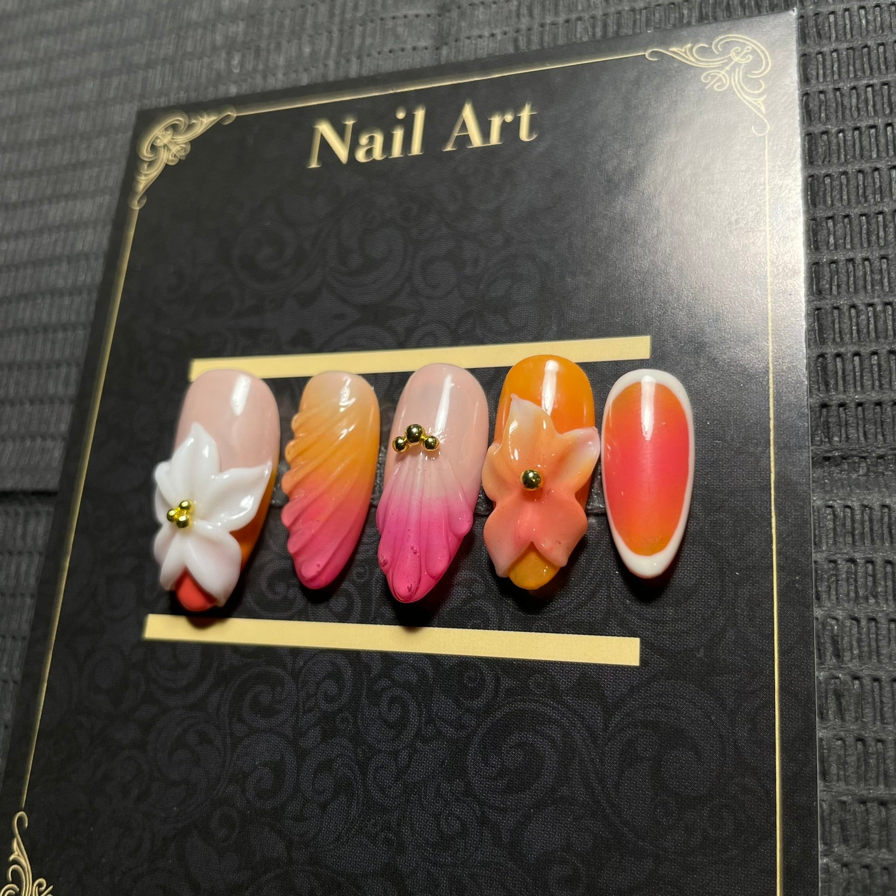 Press-on nails Coralia dégradé rose corail fleurs 3D dorées C'Sha Nails