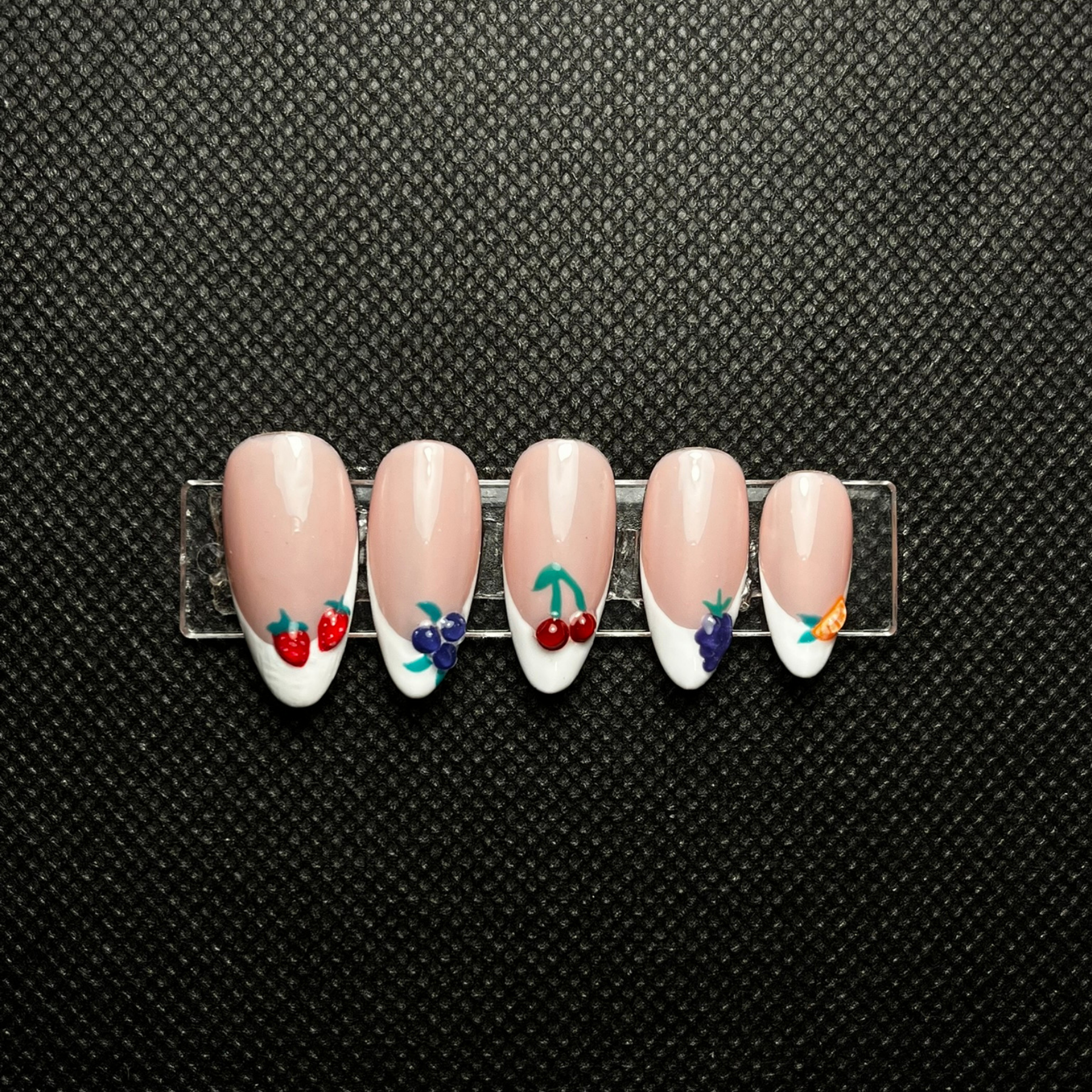 Press-on nails Fruity French manucure française colorée style fruité C'Sha Nails