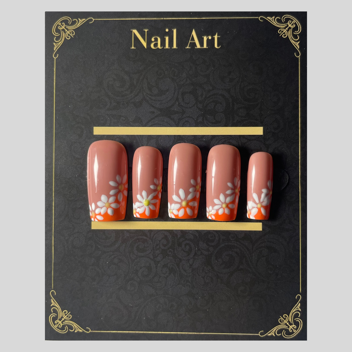 Press-on nails Lucerne & Daisy motif floral marguerites champêtre C'Sha Nails