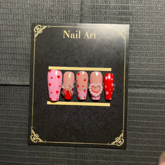 Press-on nails Sweet Temptation fraises cœurs nœud scintillant rose rouge C'Sha Nails